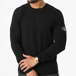 Meilleure vente ⌛ Pull Monogram Badge Texture 1581 Noir de Calvin Klein 💯 -France Calvin Klein Soldes 2024 calvin klein 321910 J30J321581 BEH 20220617T162043 03
