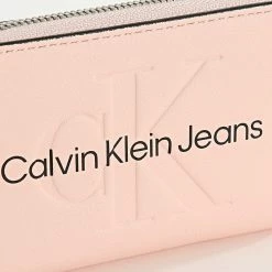 Tout neuf 😉 Portefeuille Femme Sculpted Zip around 7229 rose de Calvin Klein 👏 -France Calvin Klein Soldes 2024 calvin klein 322293 K60K607229 TFG 20220603T133117 02