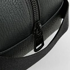 Offres 🧨 Trousse De Toilette Mono Textured 9501 Noir de Calvin Klein ✔️ -France Calvin Klein Soldes 2024 calvin klein 322328 K50K509501 BDS 20220603T133222 03