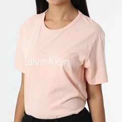 Bon marché 👏 Tee 👕 Shirt Femme QS6105E Corail de Calvin Klein 👏 -France Calvin Klein Soldes 2024 calvin klein 322507 QS6105E FAL 20220621T135819 03