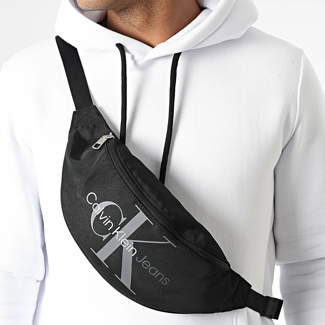 Coupon 💯 Sac Banane Sport Essentials 9352 Noir de Calvin Klein ✔️ 1 Coupon 💯 Sac Banane Sport Essentials 9352 Noir de Calvin Klein ✔️