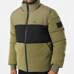 Acheter ⭐ Doudoune Colorblock Non Down 0928 Vert Kaki Noir de Calvin Klein 🔔 -France Calvin Klein Soldes 2024 calvin klein 323374 J30J320928 LB6 20220617T154747 03