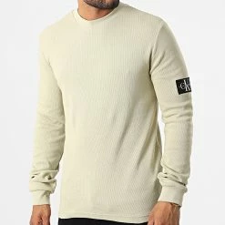 Meilleure vente 🎁 Sweat Crewneck Monogram Badge Waffle 6610 Beige de Calvin Klein 🎉 6 Meilleure vente 🎁 Sweat Crewneck Monogram Badge Waffle 6610 Beige de Calvin Klein 🎉 -France Calvin Klein Soldes 2024 calvin klein 323937 J30J316610 RB8 20220617T154311 01