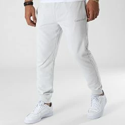 De gros 🔥 Pantalon Jogging GMS2P606 Gris Clair Réfléchissant de Calvin Klein 🎁