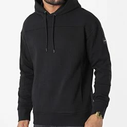 Bon marché 💯 Sweat Capuche Pique Interlock Comfort 9704 Noir de Calvin Klein 🎁