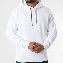 Grosses soldes 🤩 Sweat Capuche Graphic Triple Logo 9713 Blanc de Calvin Klein 🛒 -France Calvin Klein Soldes 2024 calvin klein 325013 K10K109713 YAF 20220630T150715 03