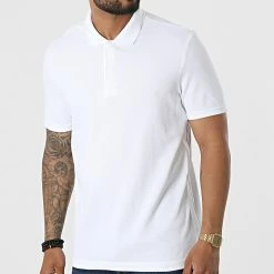 Tout neuf 🤩 Polo Manches Courtes A Bandes Elevated Logo 9558 Blanc de Calvin Klein 🌟