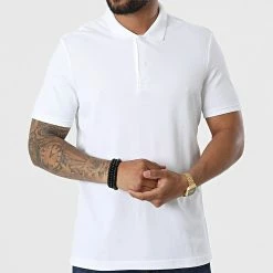 Tout neuf 🤩 Polo Manches Courtes A Bandes Elevated Logo 9558 Blanc de Calvin Klein 🌟 -France Calvin Klein Soldes 2024 calvin klein 325018 K10K109558 YAF 20220624T144832 03