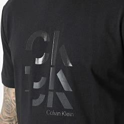 Promo 🔔 Tee 👚 Shirt Graphic Triple Logo 9800 Noir de Calvin Klein 👍 -France Calvin Klein Soldes 2024 calvin klein 325031 K10K109800 BEH 20220624T150213 02