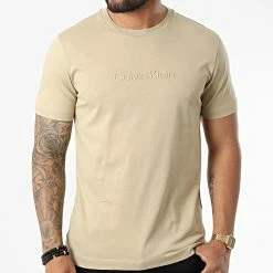 Offres 🎁 Tee 👚 Shirt Modern Front Logo 9802 Sable de Calvin Klein ❤️ -France Calvin Klein Soldes 2024 calvin klein 325033 K10K109802 PF2 20220630T151210 03