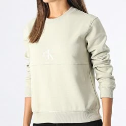 Meilleure vente 🥰 Sweat Crewneck Monogram Logo 8982 Vert Clair de Calvin Klein 🎁 -France Calvin Klein Soldes 2024 calvin klein 327384 J20J218982 RB8 20220720T152450 03