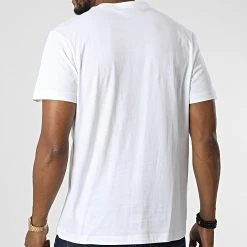 Vente flash 🧨 Tee 👚 Shirt Poche 0856 Blanc de Calvin Klein 🥰 -France Calvin Klein Soldes 2024 calvin klein 328253 J30J320856 YAF 20220721T154806 04