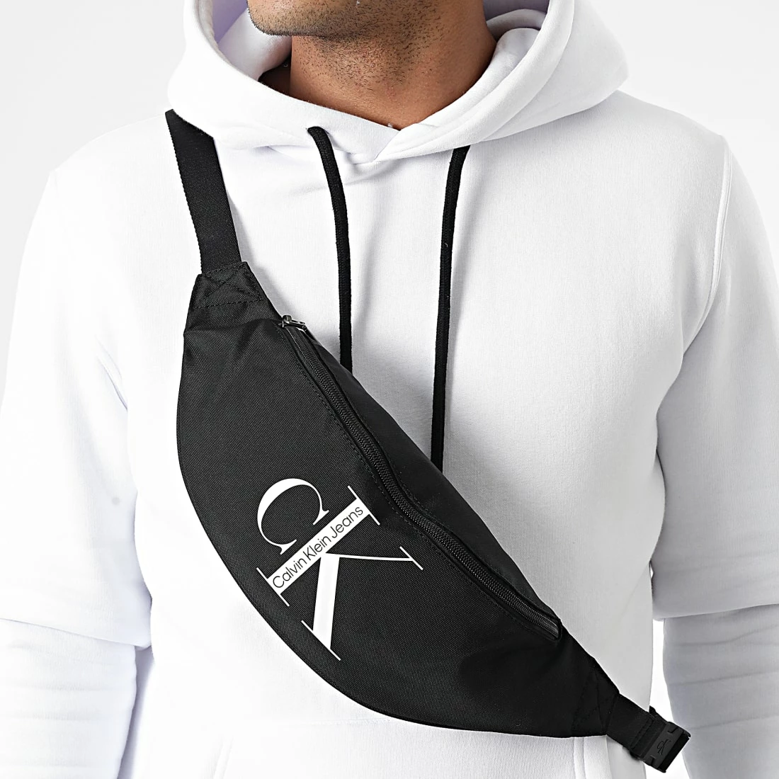 Offres 👏 Sac Banane Sport Essential 9830 Noir de Calvin Klein 🔥 1 Offres 👏 Sac Banane Sport Essential 9830 Noir de Calvin Klein 🔥