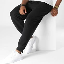 Vente flash 🥰 Pantalon Jogging NM2302E Noir de Calvin Klein 🧨 -France Calvin Klein Soldes 2024 calvin klein 330371 000NM2302E UB1 20220809T154520 03