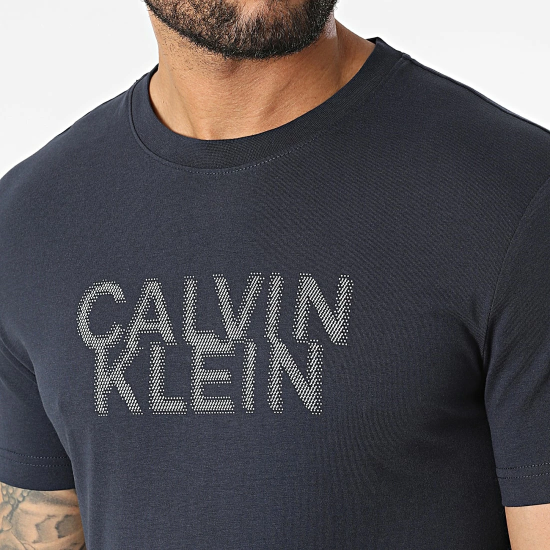 Meilleure vente 🔔 Tee 👕 Shirt Distorted 0113 Bleu Marine de Calvin Klein 🔥 2 Meilleure vente 🔔 Tee 👕 Shirt Distorted 0113 Bleu Marine de Calvin Klein 🔥 – Image 2