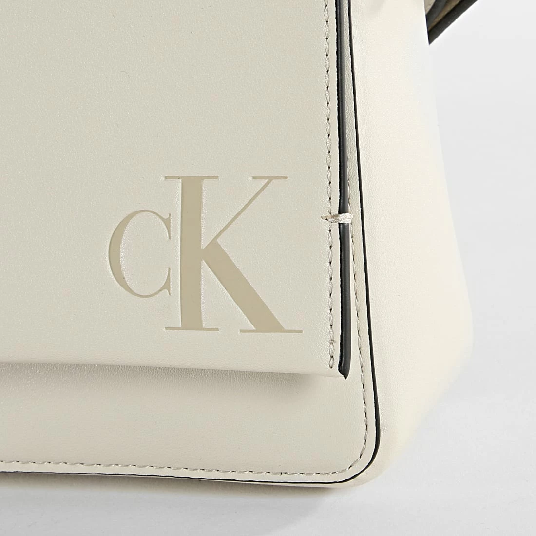 Les meilleures critiques de 🔔 Sac A Main Femme Sculpted Boxy 0067 Beige de Calvin Klein ✨ 3 Les meilleures critiques de 🔔 Sac A Main Femme Sculpted Boxy 0067 Beige de Calvin Klein ✨ – Image 3