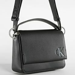 De gros 🔔 Sac A Main Femme Sculpted Boxy 0067 Noir de Calvin Klein 🌟
