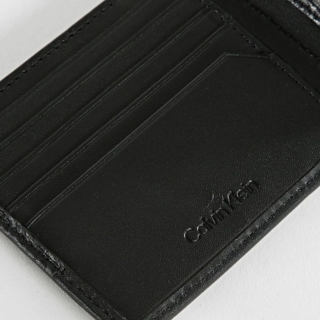 Vente flash 🌟 Portefeuille Subtle Mono Bifold 9626 Noir de Calvin Klein 🛒 3 Vente flash 🌟 Portefeuille Subtle Mono Bifold 9626 Noir de Calvin Klein 🛒 – Image 3