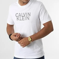Top 10 🎁 Tee 👚 Shirt Distorted Logo 0113 Blanc de Calvin Klein 😀 -France Calvin Klein Soldes 2024 calvin klein 330736 K10K110113 YAF 20220811T143416 03