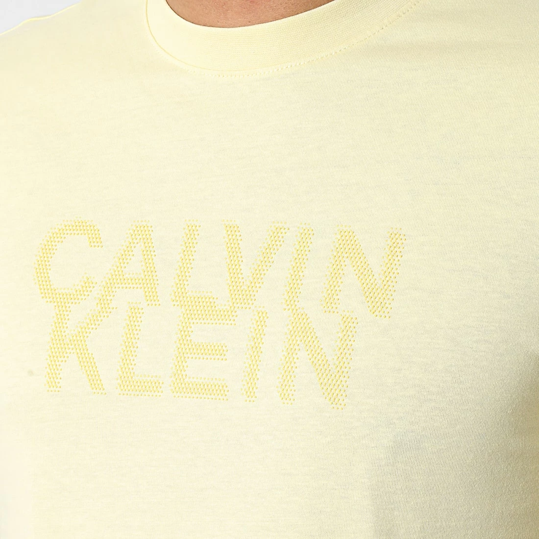 Nouveau 🎉 Tee 👚 Shirt Distorted Logo 0113 Jaune Clair de Calvin Klein 🌟 2 Nouveau 🎉 Tee 👚 Shirt Distorted Logo 0113 Jaune Clair de Calvin Klein 🌟 – Image 2