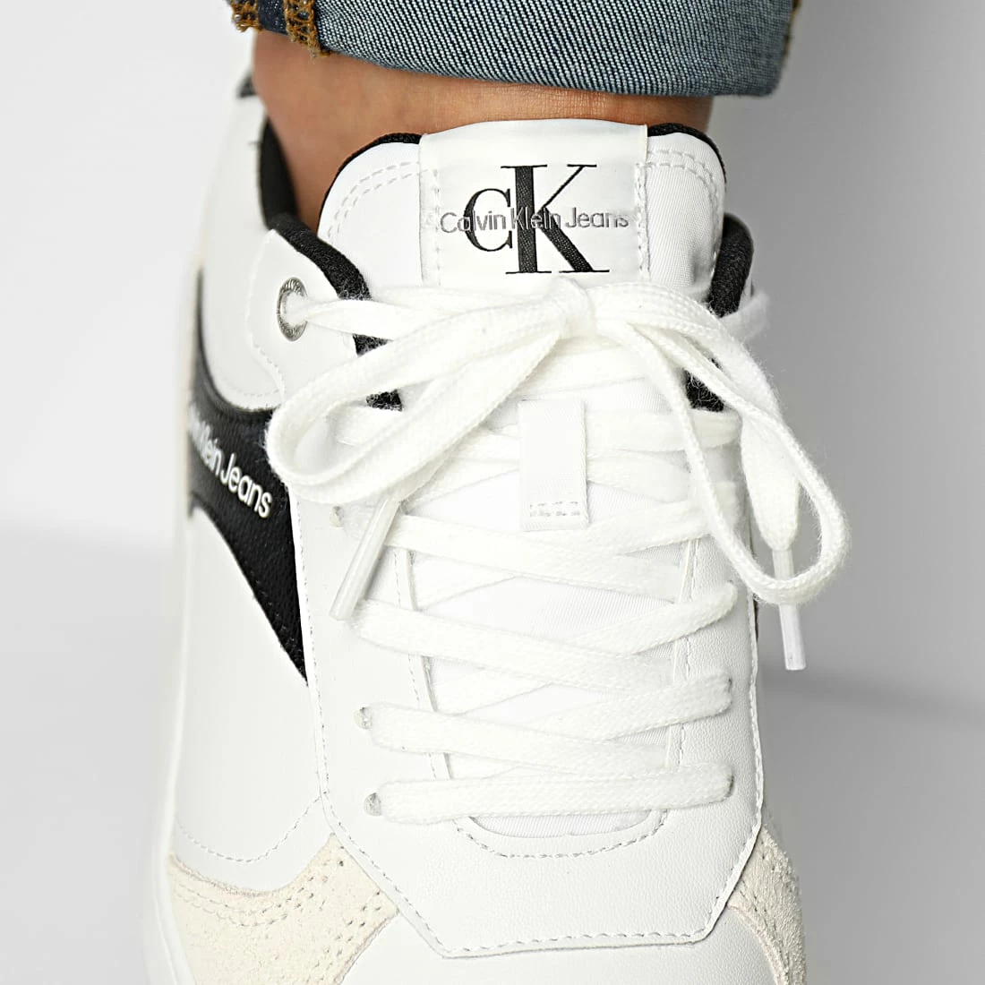 Tout neuf 🌟 Baskets Casual Cupsole Lace Up 0494 White de Calvin Klein 🎉 3 Tout neuf 🌟 Baskets Casual Cupsole Lace Up 0494 White de Calvin Klein 🎉 – Image 3