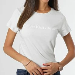 Sortie 😉 Lot De 2 Tee 👕 Shirts Femme 6466 Blanc Gris de Calvin Klein 🥰 -France Calvin Klein Soldes 2024 calvin klein 331191 J20J216466 PRF 20220819T140232 04