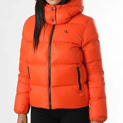 Offres 🎁 Doudoune Capuche Femme 9819 Orange de Calvin Klein 🎁 -France Calvin Klein Soldes 2024 calvin klein 331955 J20J219819 S04 20220901T154801 03