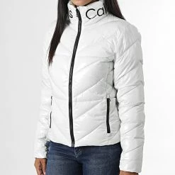 Budget 🔥 Doudoune Femme 9826 Gris de Calvin Klein ⭐ -France Calvin Klein Soldes 2024 calvin klein 331967 J20J219826 PRF 20220901T154712 03