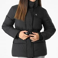 Tout neuf 🛒 Doudoune Capuche Femme 9828 Noir de Calvin Klein 💯 -France Calvin Klein Soldes 2024 calvin klein 331973 J20J219828 BEH 20220823T145909 03