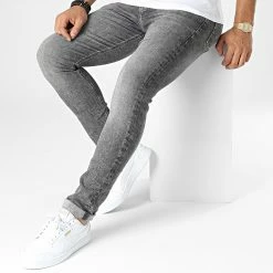 Nouveau ⌛ Jean Skinny 1447 Gris Anthracite de Calvin Klein 🥰 6 Nouveau ⌛ Jean Skinny 1447 Gris Anthracite de Calvin Klein 🥰 -France Calvin Klein Soldes 2024 calvin klein 332137 J30J321447 1BZ 20220822T162055 03