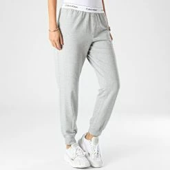 Offres 🤩 Pantalon Jogging Femme QS6872E Gris Chiné de Calvin Klein 😀 6 Offres 🤩 Pantalon Jogging Femme QS6872E Gris Chiné de Calvin Klein 😀 -France Calvin Klein Soldes 2024 calvin klein 333037 QS6872E P7A 20220822T155121 03