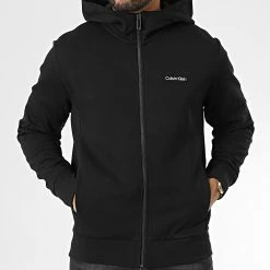 Meilleur prix 😀 Veste Zippée Capuche Micro Logo Repreve 9697 Noir de Calvin Klein ❤️ 6 Meilleur prix 😀 Veste Zippée Capuche Micro Logo Repreve 9697 Noir de Calvin Klein ❤️ -France Calvin Klein Soldes 2024 calvin klein 333264 K10K109697 BEH 20220819T144020 03