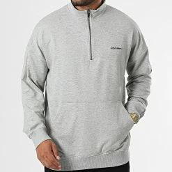 Tout neuf 👍 Sweat Col Zippé NM2299E Gris Chiné de Calvin Klein 💯 -France Calvin Klein Soldes 2024 calvin klein 333757 NM2299E P7A 20220905T155645 03