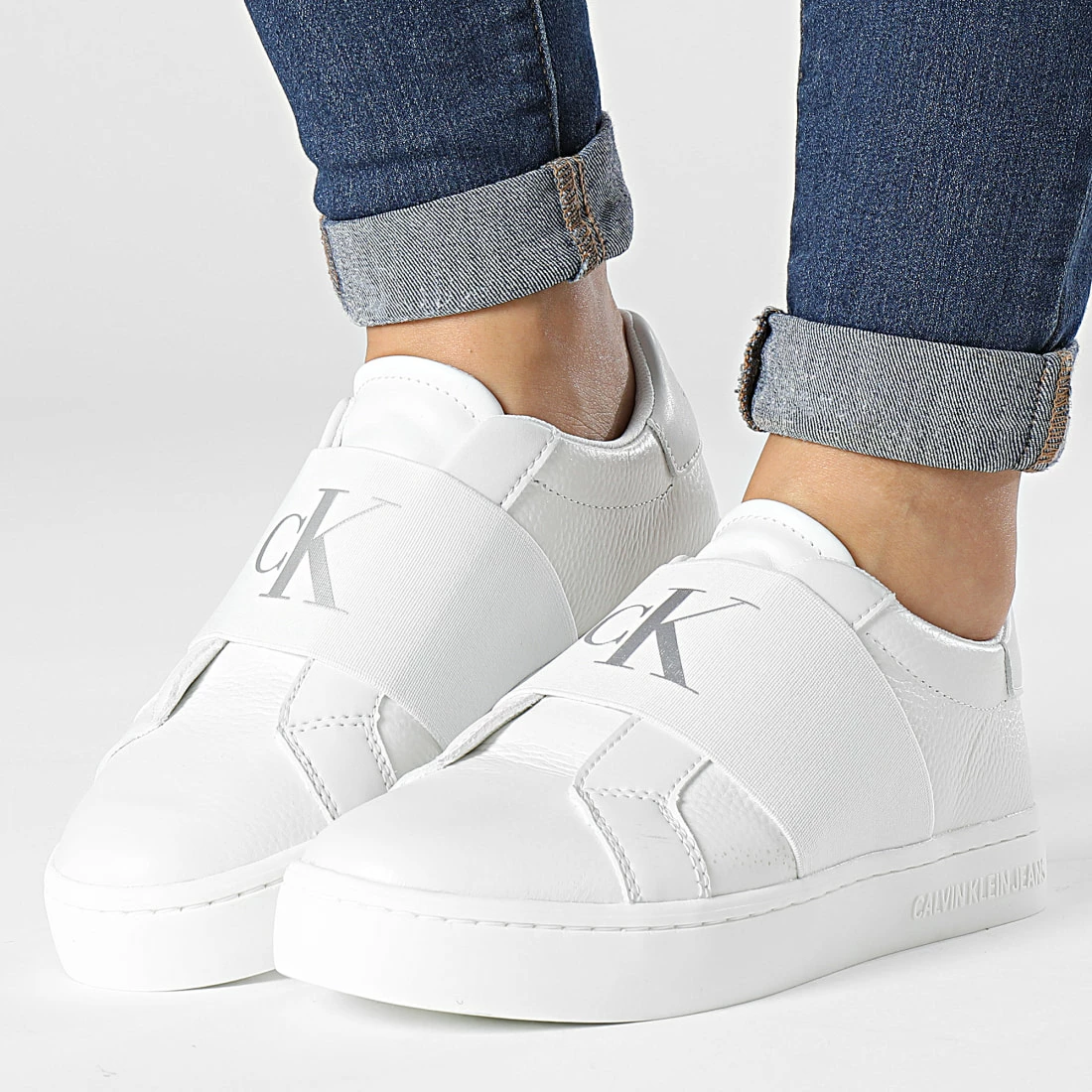 Promo 🤩 Baskets Femme Classic Cupsole Ribbon 0776 White Silver de Calvin Klein 🔔 1 Promo 🤩 Baskets Femme Classic Cupsole Ribbon 0776 White Silver de Calvin Klein 🔔