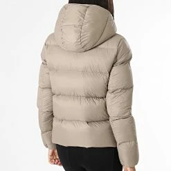 Sortie 💯 Doudoune Capuche Femme 9819 Taupe de Calvin Klein ❤️ -France Calvin Klein Soldes 2024 calvin klein 334726 J20J219819 A03 20220906T152505 04