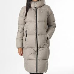 Bon marché 🔔 Doudoune Longue Capuche Femme 9820 Taupe de Calvin Klein 👏