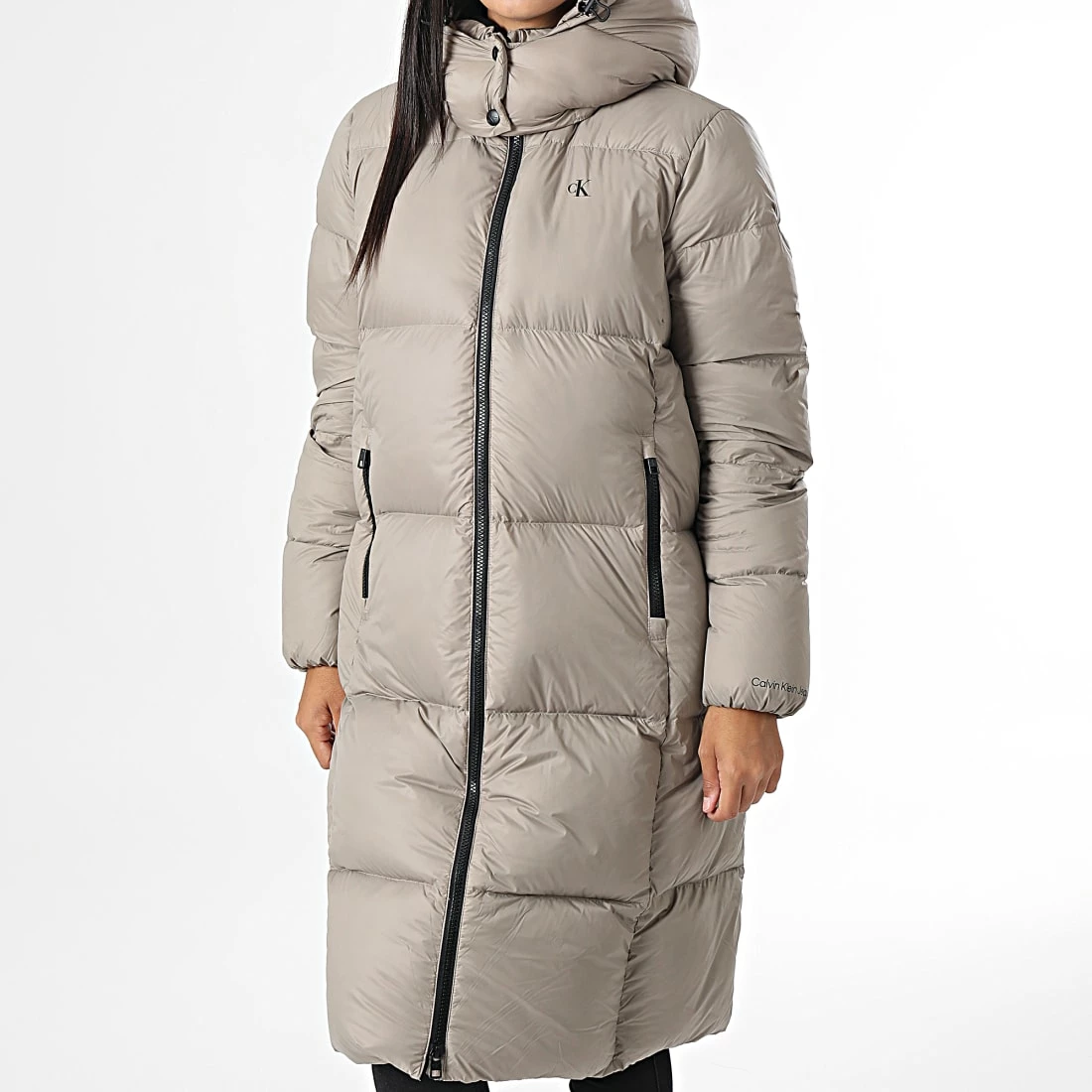 Bon marché 🔔 Doudoune Longue Capuche Femme 9820 Taupe de Calvin Klein 👏 3 Bon marché 🔔 Doudoune Longue Capuche Femme 9820 Taupe de Calvin Klein 👏 – Image 3