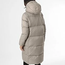 Bon marché 🔔 Doudoune Longue Capuche Femme 9820 Taupe de Calvin Klein 👏 7 Bon marché 🔔 Doudoune Longue Capuche Femme 9820 Taupe de Calvin Klein 👏 -France Calvin Klein Soldes 2024 calvin klein 334947 J20J219820 A03 20220901T154922 04