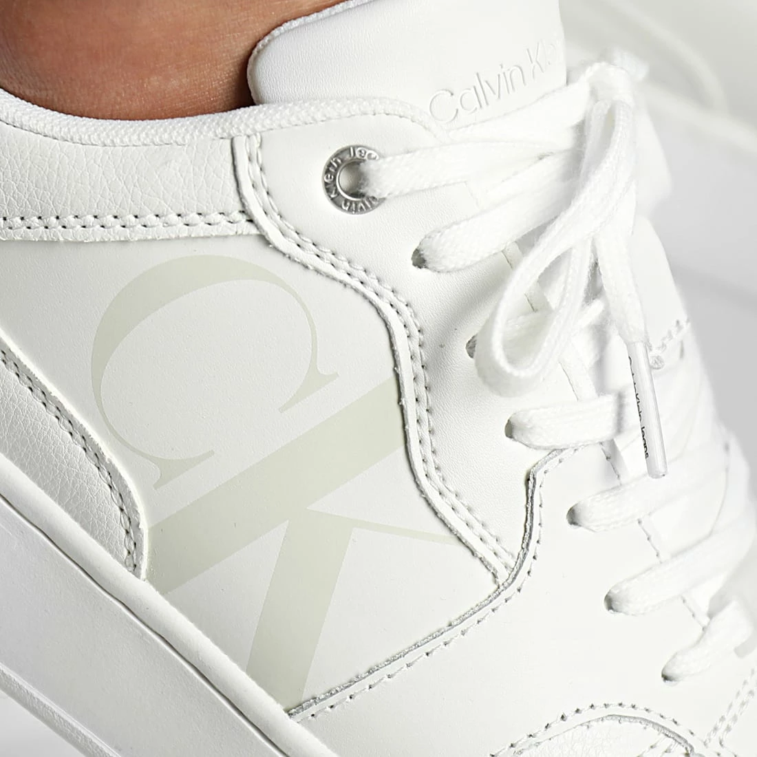 Meilleur prix 👍 Baskets Cupsole Bold Mono 0428 Triple White de Calvin Klein 🎁 2 Meilleur prix 👍 Baskets Cupsole Bold Mono 0428 Triple White de Calvin Klein 🎁 – Image 2