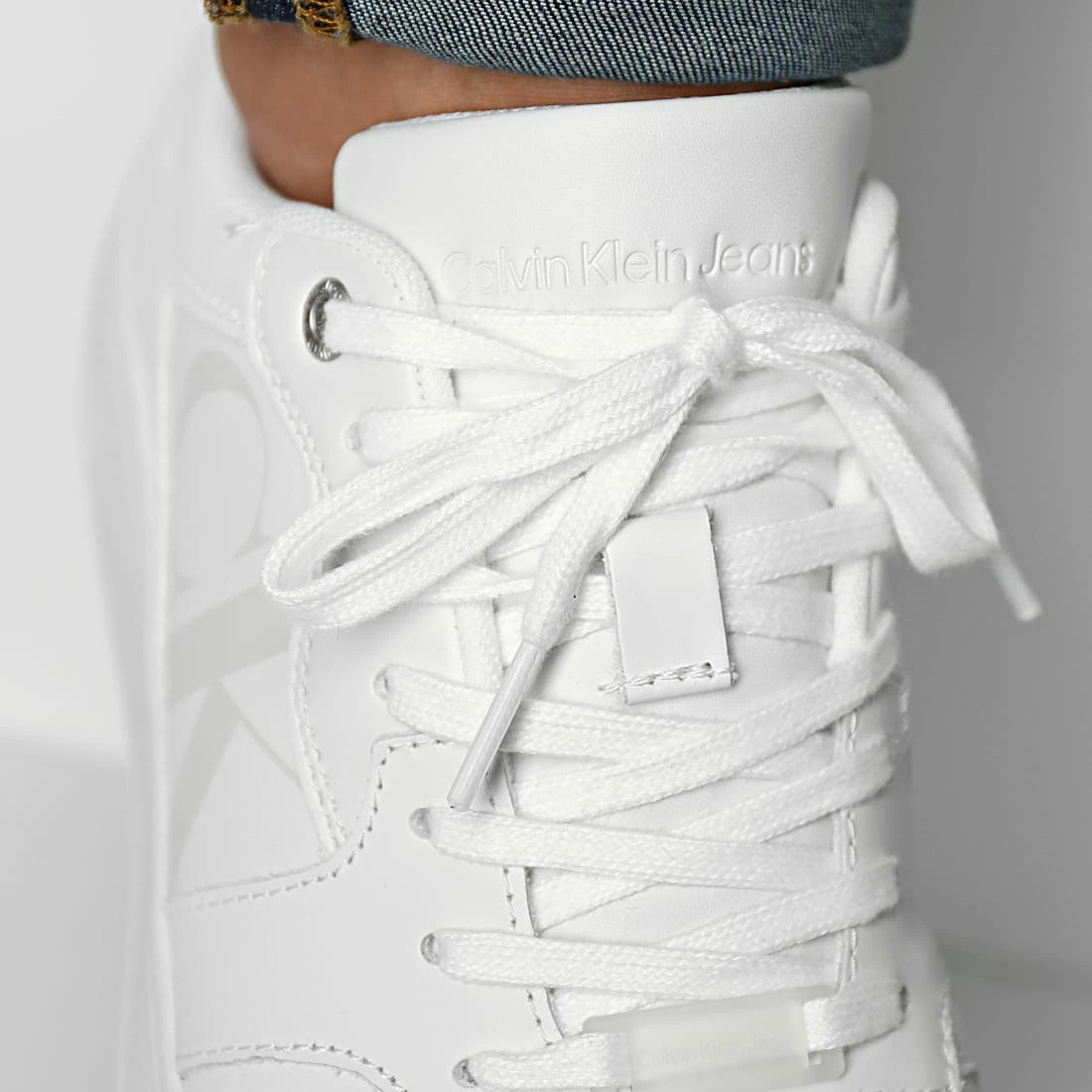 Meilleur prix 👍 Baskets Cupsole Bold Mono 0428 Triple White de Calvin Klein 🎁 3 Meilleur prix 👍 Baskets Cupsole Bold Mono 0428 Triple White de Calvin Klein 🎁 – Image 3