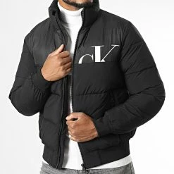 Le moins cher ⭐ Doudoune Cut Off CK 1973 Noir de Calvin Klein 🛒