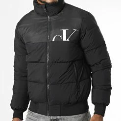 Le moins cher ⭐ Doudoune Cut Off CK 1973 Noir de Calvin Klein 🛒 -France Calvin Klein Soldes 2024 calvin klein 335329 J30J321973 BEH 20220905T160416 03