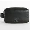 Budget 🥰 Trousse De toilette Monogram 9865 Noir de Calvin Klein 😍
