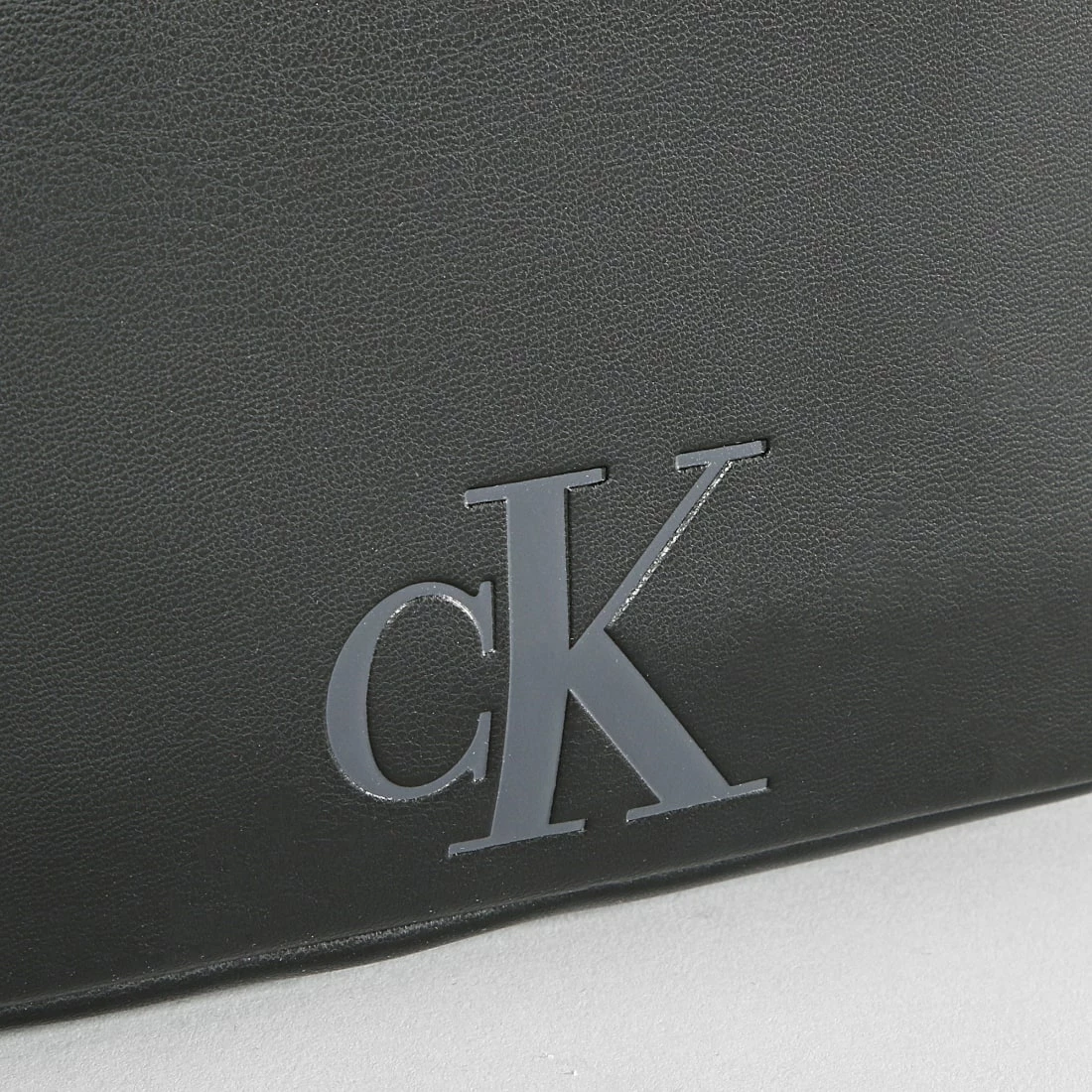 Budget 🥰 Trousse De toilette Monogram 9865 Noir de Calvin Klein 😍 2 Budget 🥰 Trousse De toilette Monogram 9865 Noir de Calvin Klein 😍 – Image 2