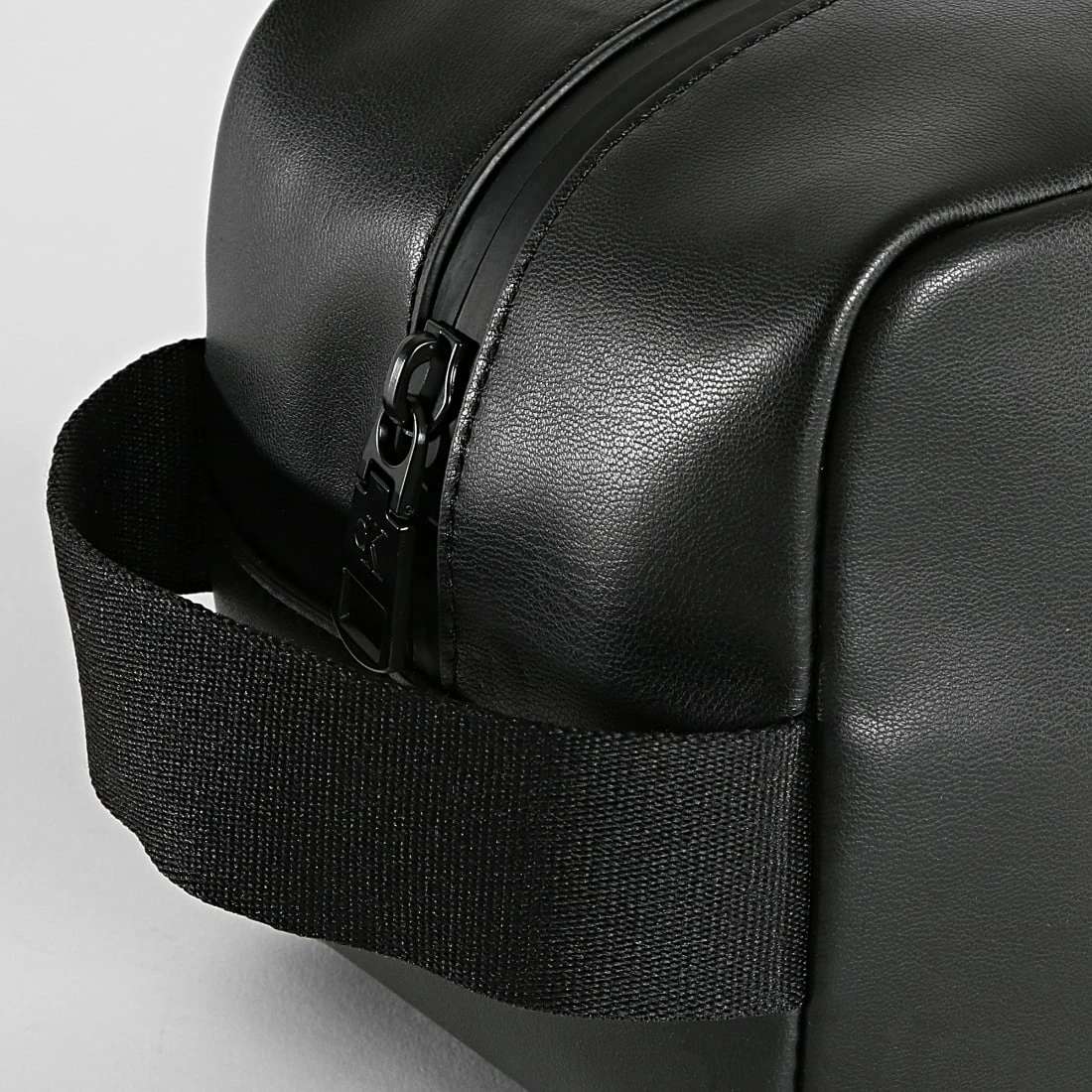 Budget 🥰 Trousse De toilette Monogram 9865 Noir de Calvin Klein 😍 3 Budget 🥰 Trousse De toilette Monogram 9865 Noir de Calvin Klein 😍 – Image 3