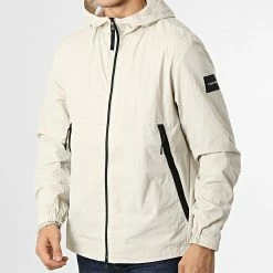 Le moins cher 👍 Veste Col Zippé Capuche Crinkle Nylon 8627 Beige de Calvin Klein 🛒