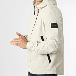 Le moins cher 👍 Veste Col Zippé Capuche Crinkle Nylon 8627 Beige de Calvin Klein 🛒 -France Calvin Klein Soldes 2024 calvin klein 336353 K10K108627 ACE 20220912T155136 03