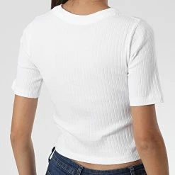 Tout neuf 🔔 Tee 👕 Shirt Crop Femme 9895 Blanc de Calvin Klein ❤️ -France Calvin Klein Soldes 2024 calvin klein 336617 J20J219895 YAF 20220929T151512 04