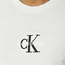 De gros 🎉 Tee 👕 Shirt 0855 Gris de Calvin Klein 💯 5 De gros 🎉 Tee 👕 Shirt 0855 Gris de Calvin Klein 💯 -France Calvin Klein Soldes 2024 calvin klein 336639 J30J320855 PRF 20221026T135700 02