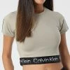 Offres 💯 Tee 👚 Shirt Crop Femme GWF2K102 Beige de Calvin Klein ✨